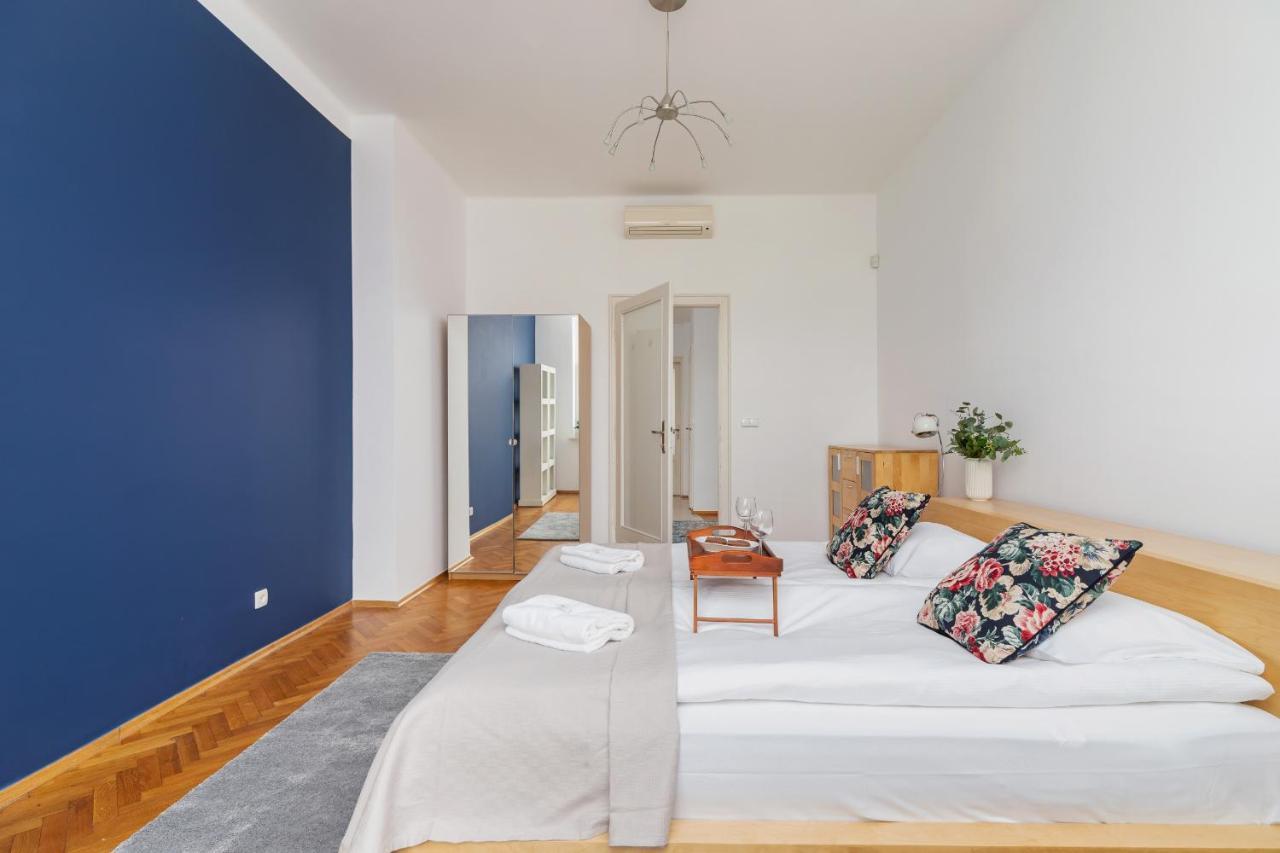 Slowacki Avenue Family Apartment Kraków by Renters Exterior foto