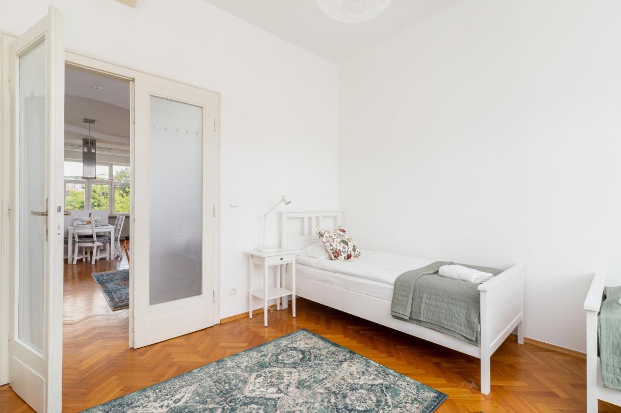 Slowacki Avenue Family Apartment Kraków by Renters Exterior foto